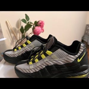 Kids airmax 95  fits women size 6